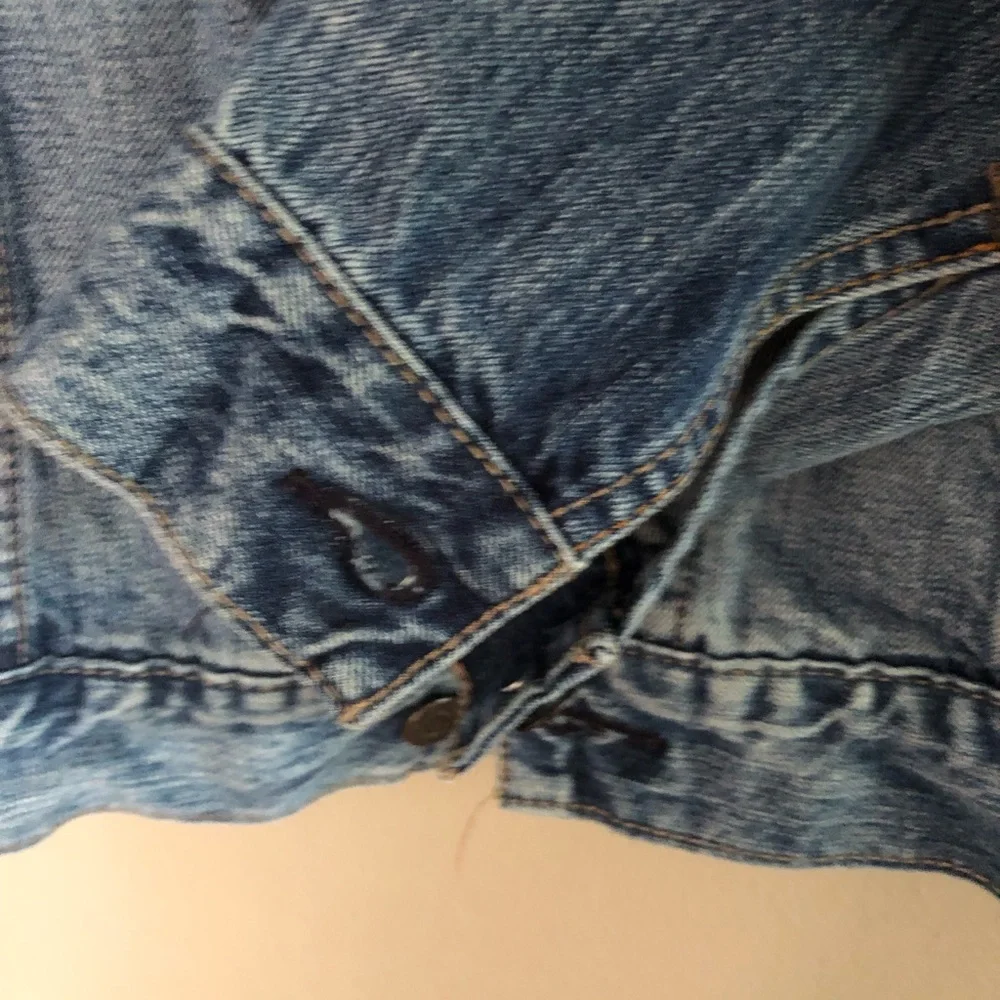Levi's Denim Trucker Jacket 70589 Medium Vintage Wash R on Red tab - Picture 4 of 5